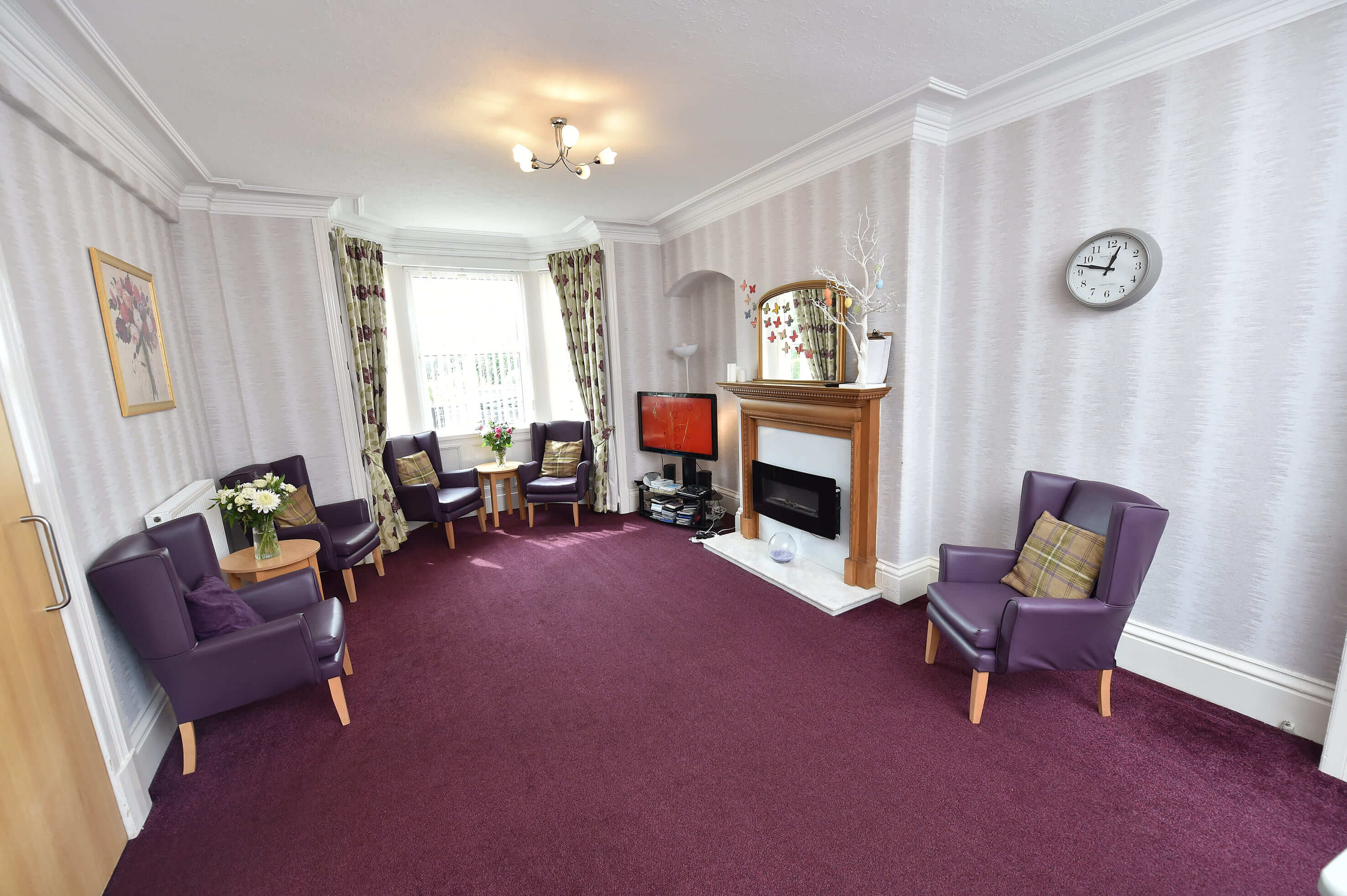 Welcoming lounge at Braehill Lodge